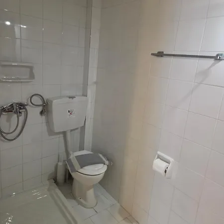 Zeus 3 Beds Πανσιόν *