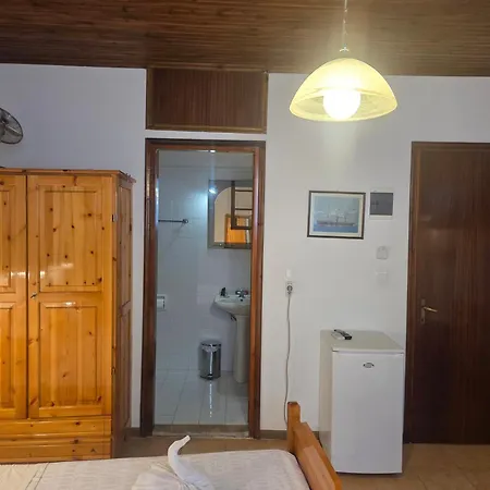 Zeus 3 Beds 招待所 3*