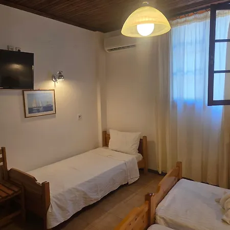 Πανσιόν Zeus 3 Beds Παναγία