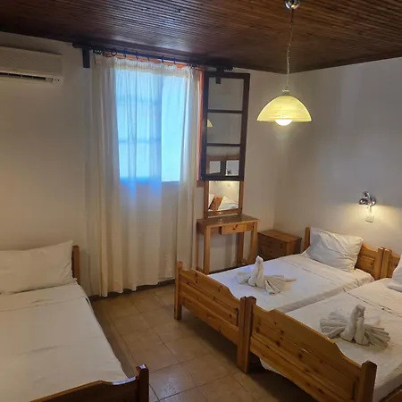 Zeus 3 Beds Πανσιόν